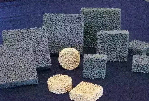 Filtre à mousse céramique poreuse au carbure de silicium pour solution de filtration de métaux fondus