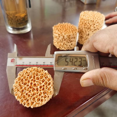 Filtre à mousse céramique poreuse au carbure de silicium pour solution de filtration de métaux fondus